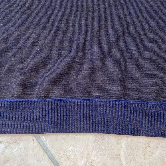 Like new Robert Graham Classic Fit 1/4 Zip 100% Wool Sweater Brown Raglan